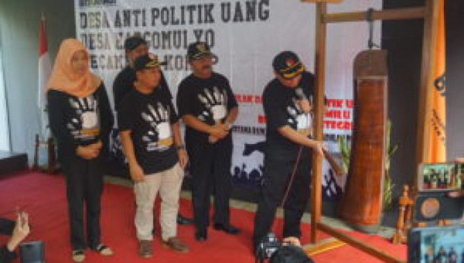 Cegah Maraknya Praktek Politik Uang, Bawaslu Kulon Progo Deklarasikan Gerakan “Desa Anti Politik Uang”