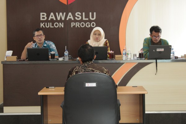 Bawaslu Kulon Progo Gelar Tes Wawancara  Bagi Calon Anggota Panwaslu Kecamatan se-Kulon Progo 