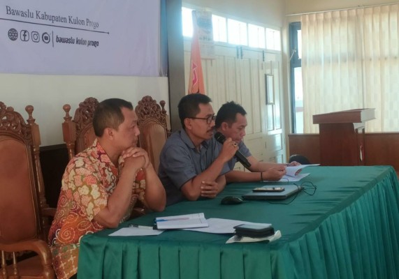 Ketua Bawaslu Kabupaten Kulon Progo Minta Panwascam Lebih Teliti  dalam Pengawasan DPTb dan DPK
