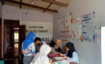 Proses Pendaftaran Pengawas Tempat Pemungutan Suara di Sekretariat Panwaslu Kecamatan Temon