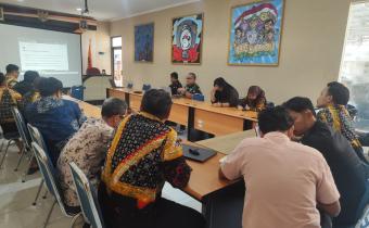 Seluruh jajaran sekretariat Bawaslu Kabupaten Kulon Progo mengikuti mengikuti kegiatan Sosialisasi Pencegahan dan Penanganan Kekerasan Seksual (PPKS) secara daring