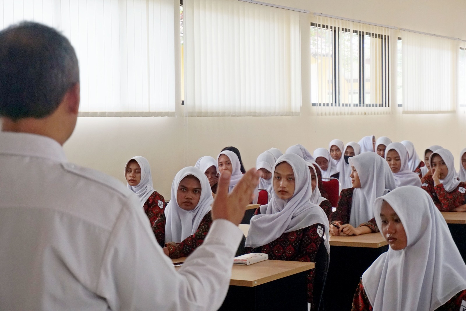 bawaslu sambang sekolah