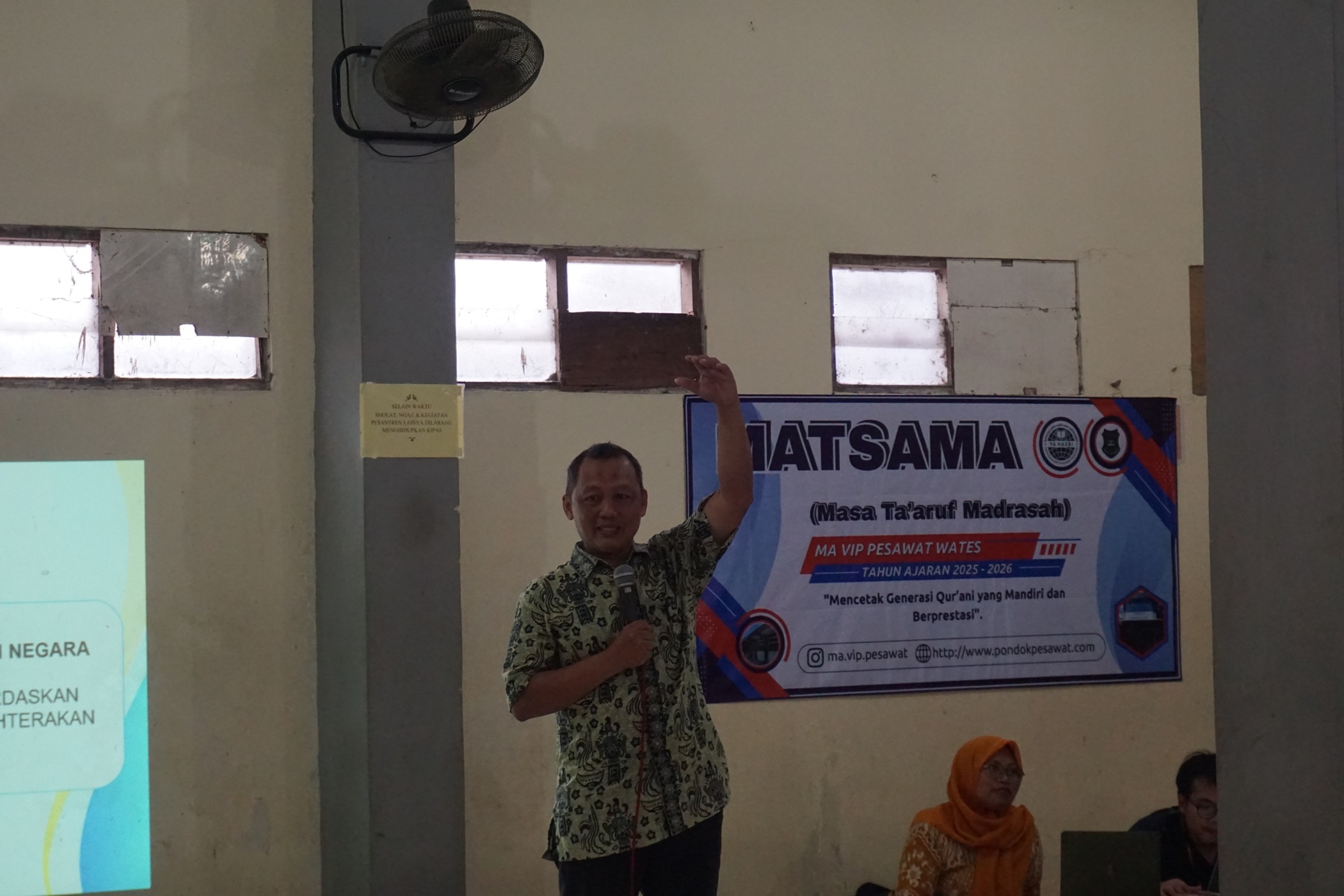 Isnaini, selaku Anggota Bawaslu Kulon Progo Sedang menyampaikan pentingnya pengawasan partisipatif pemilu  di Matsama Pesawat Kulon Progo