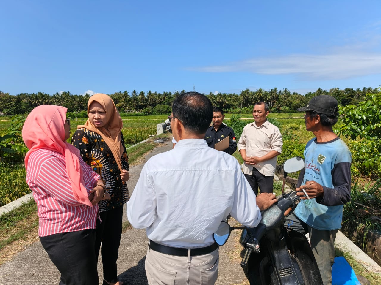 Anggota Bawaslu, Isnaini melakukan pengawasan Proses klarifikasi terhadap pemilih yang dalam data yang diturunkan KPU RI dinyatakan meninggal dunia