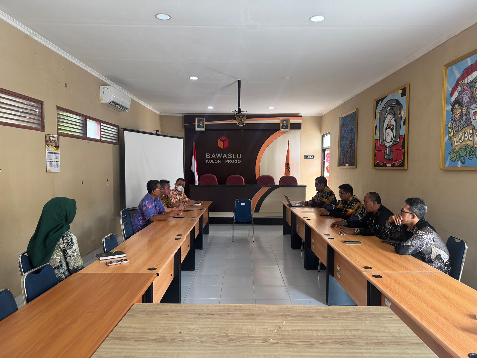 Komisoner dan Jajaran Sekretariat Bawaslu Kabupaten Kulon Progo Susun Strategi Peningkatan Konten dan Matangkan Rencana Rekrutmen P2P