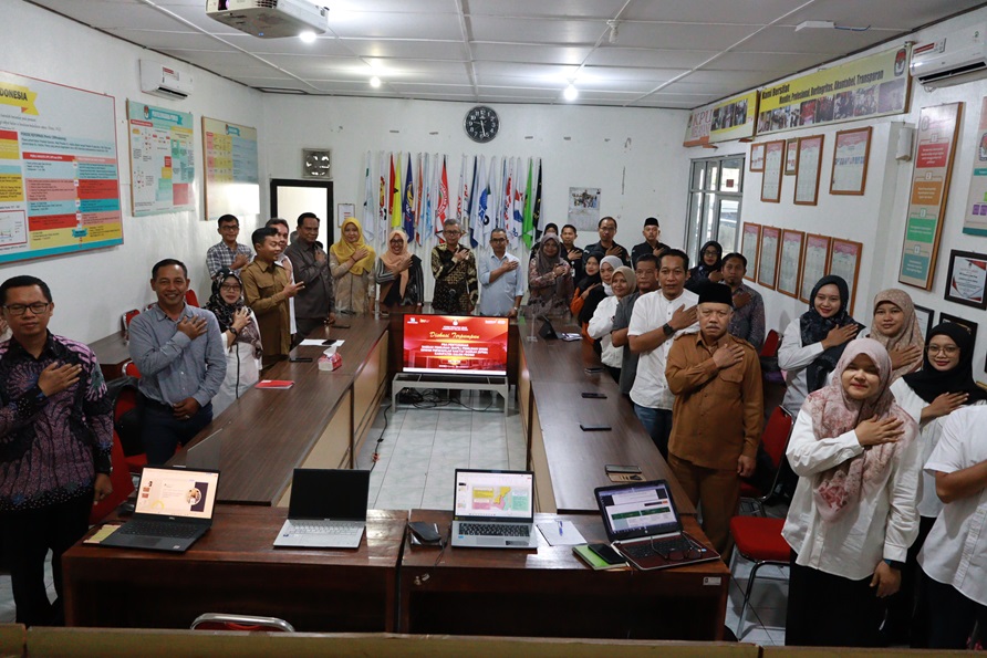 Kegiatan Foto Bersama dalam Diskusi Pra Penyusunan Dapil