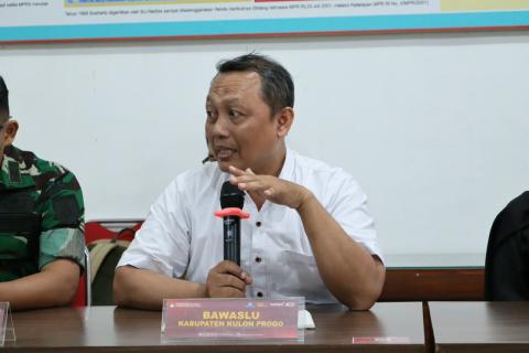 Anggota Bawaslu Kulon Progo, Muh. Isnaini, mengungkapkan pentingnya sosialisasi PDPB kepada masyarakat agar proses pemutakhiran bisa lebih optimal