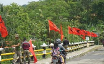 Bawaslu Kulon Progo Bersama Satpol PP Tertibkan Pelanggaran APK